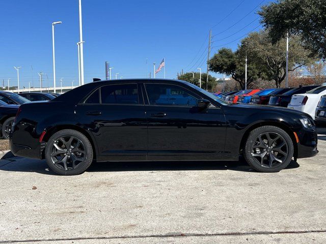 2023 Chrysler 300 Touring