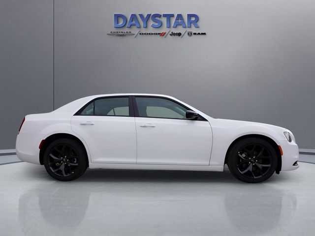 2023 Chrysler 300 Touring