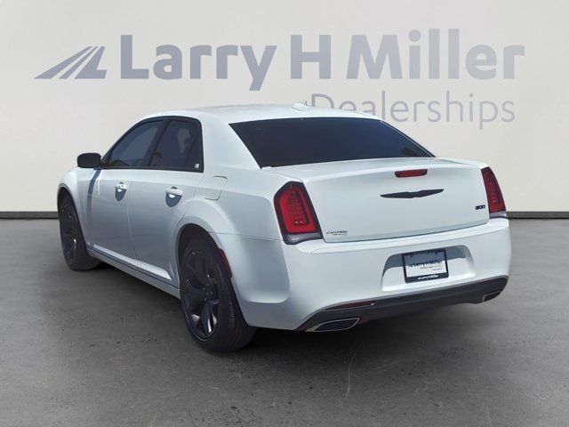 2023 Chrysler 300 Touring