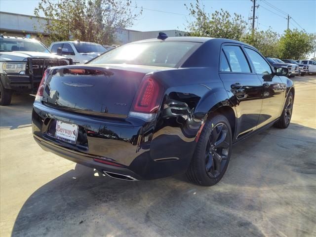 2023 Chrysler 300 Touring