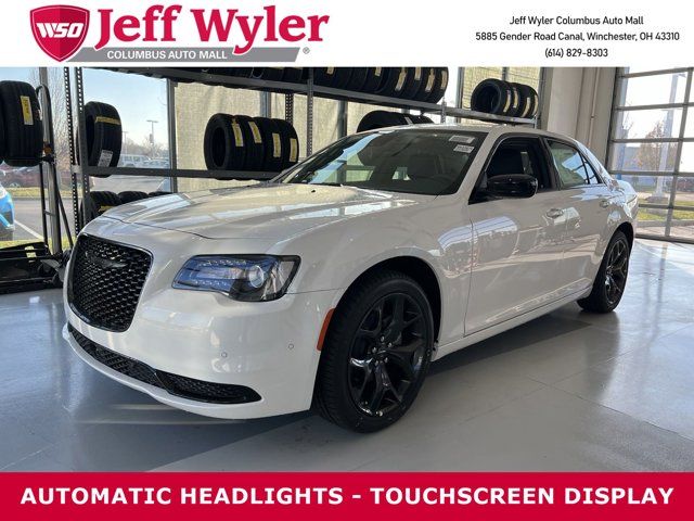 2023 Chrysler 300 Touring