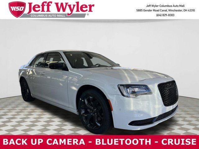 2023 Chrysler 300 Touring