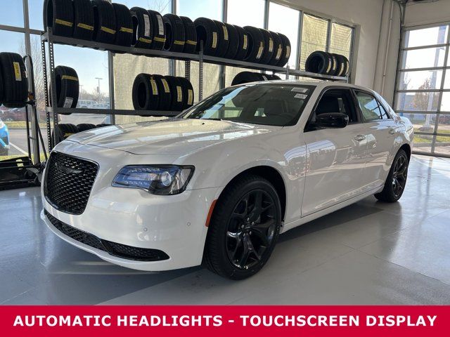 2023 Chrysler 300 Touring