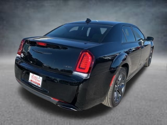 2023 Chrysler 300 Touring