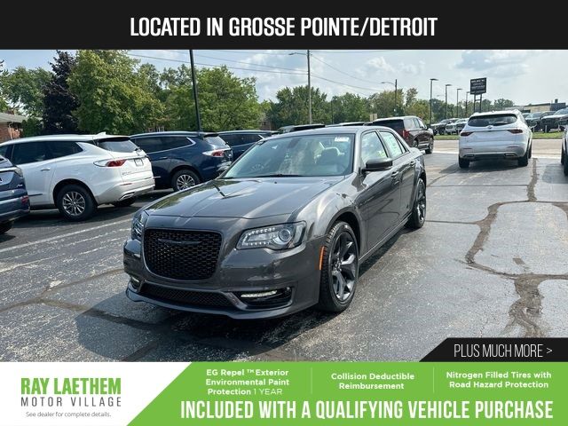 2023 Chrysler 300 Touring L