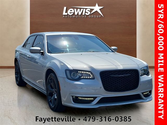 2023 Chrysler 300 Touring L