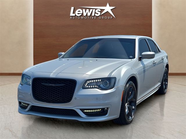 2023 Chrysler 300 Touring L