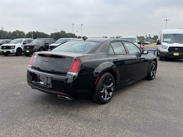 2023 Chrysler 300 Touring L