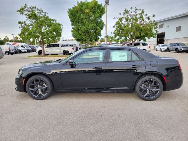 2023 Chrysler 300 Touring L