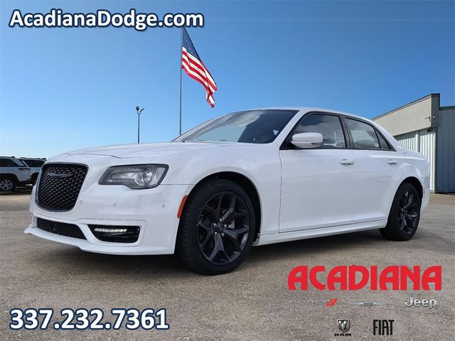 2023 Chrysler 300 Touring L