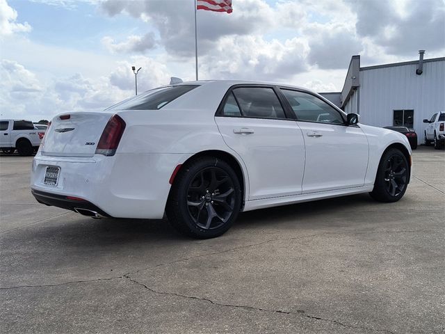 2023 Chrysler 300 Touring L