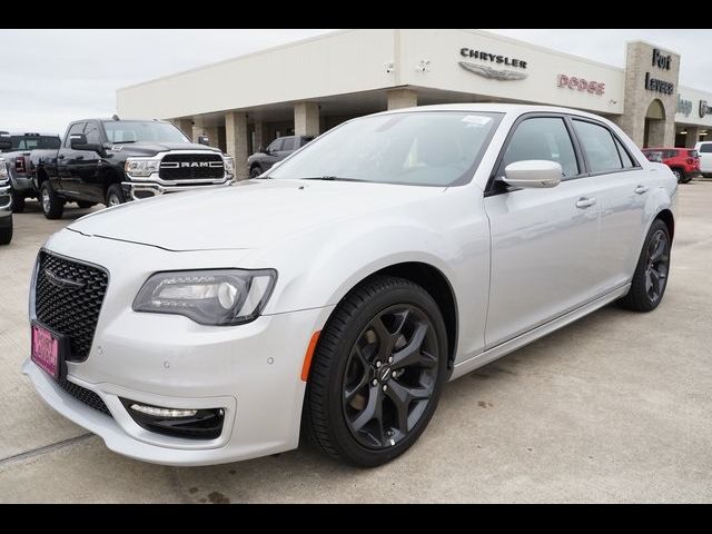 2023 Chrysler 300 Touring L