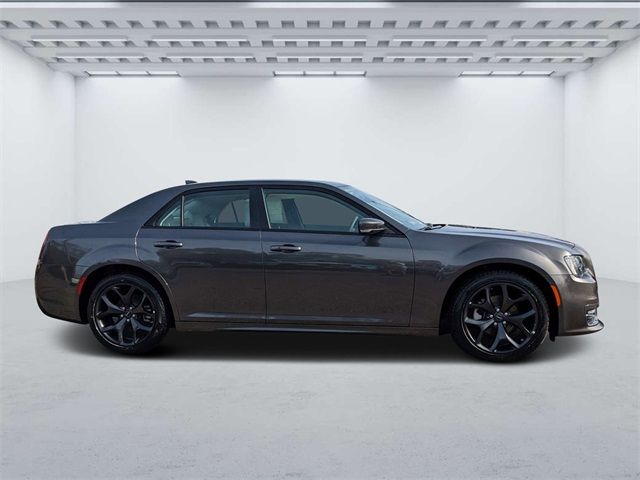 2023 Chrysler 300 Touring L