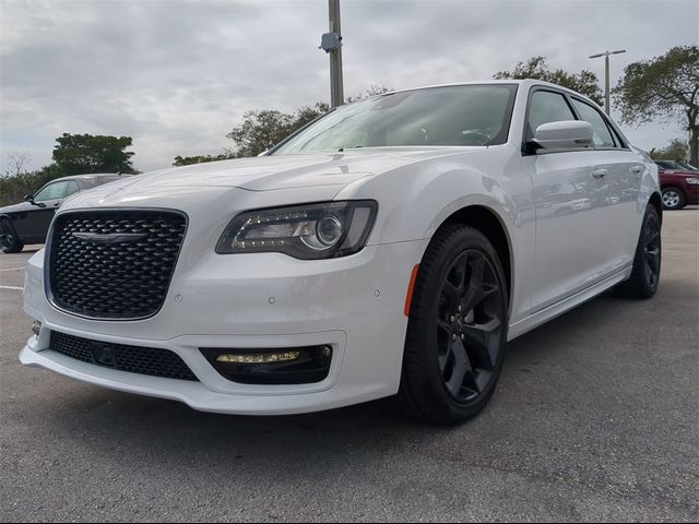 2023 Chrysler 300 Touring L