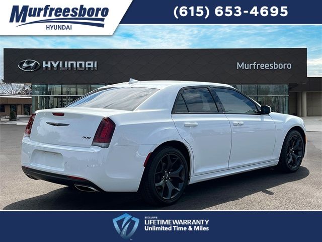 2023 Chrysler 300 Touring L