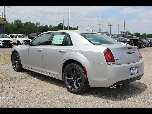 2023 Chrysler 300 Touring L