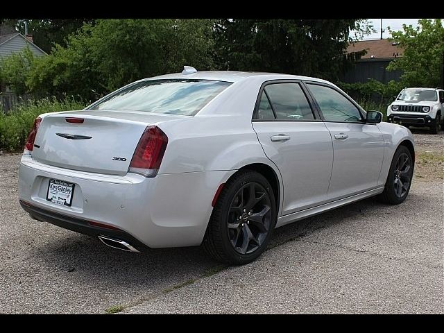 2023 Chrysler 300 Touring L