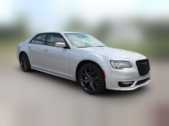 2023 Chrysler 300 Touring L