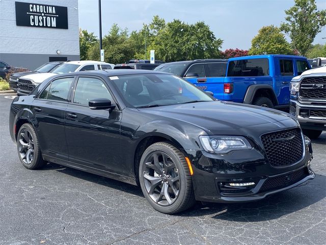 2023 Chrysler 300 Touring L