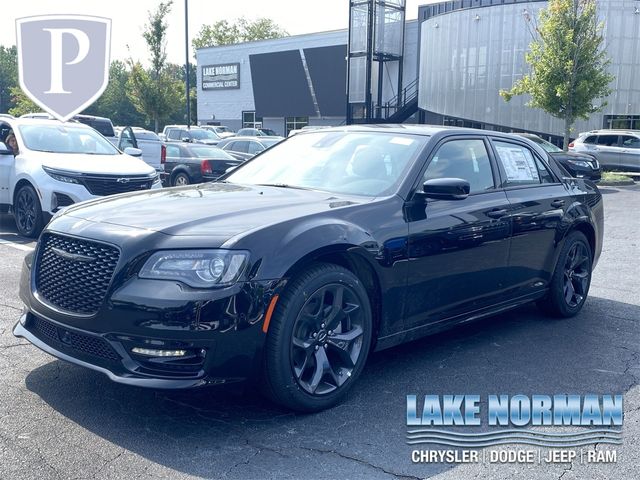 2023 Chrysler 300 Touring L