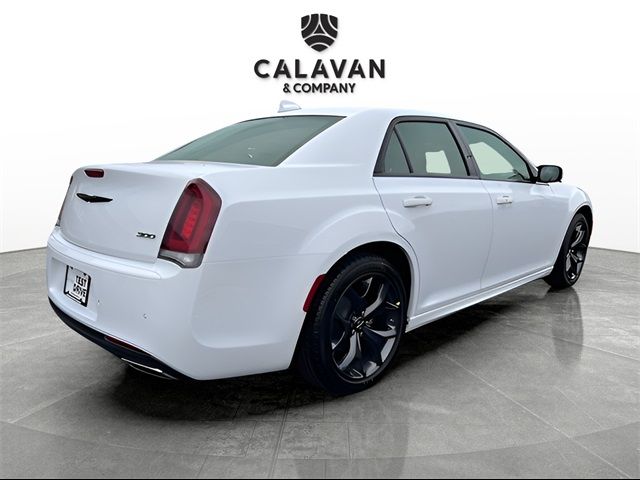 2023 Chrysler 300 Touring L