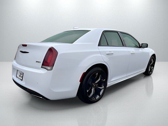 2023 Chrysler 300 Touring L