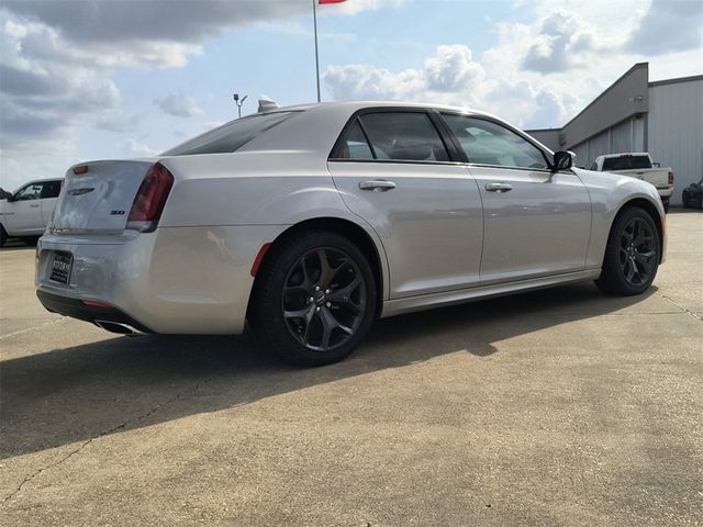 2023 Chrysler 300 Touring L