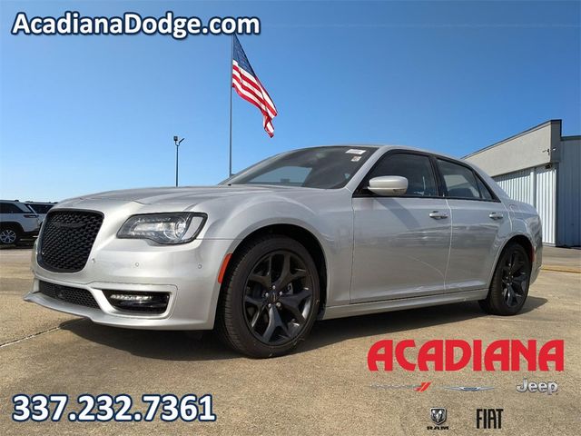 2023 Chrysler 300 Touring L