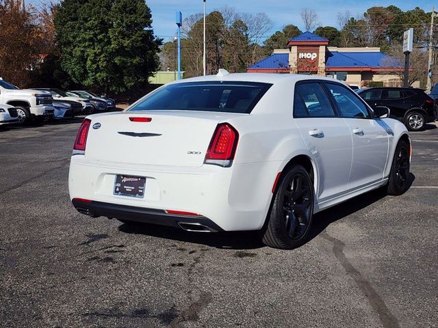 2023 Chrysler 300 Touring L