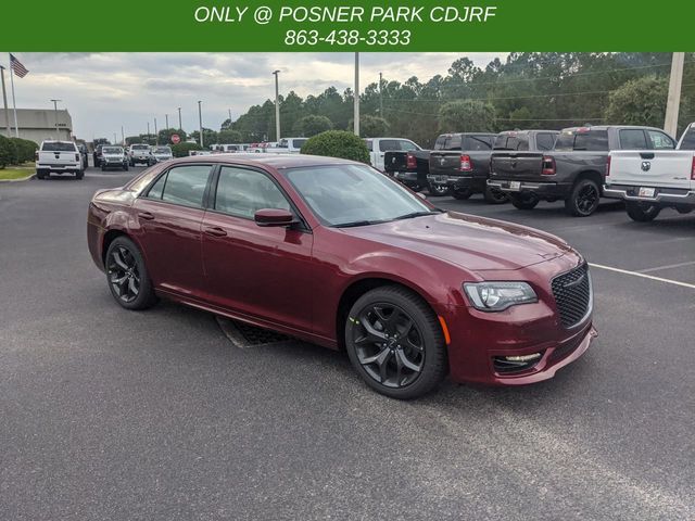 2023 Chrysler 300 Touring L