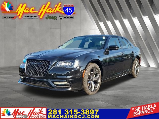 2023 Chrysler 300 Touring L