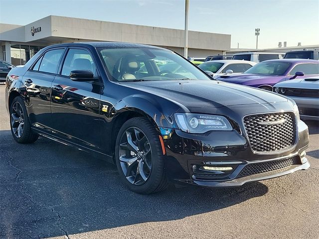 2023 Chrysler 300 Touring L