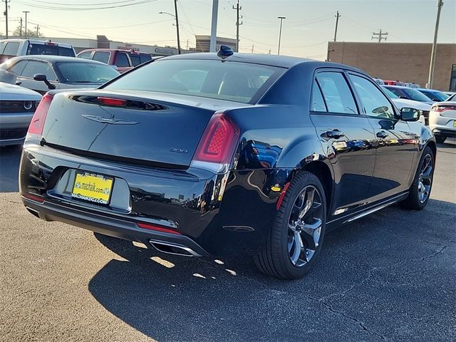 2023 Chrysler 300 Touring L