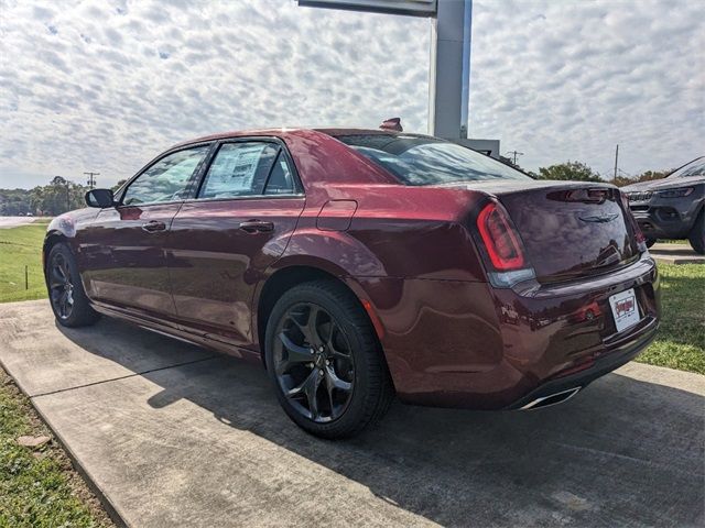 2023 Chrysler 300 Touring L