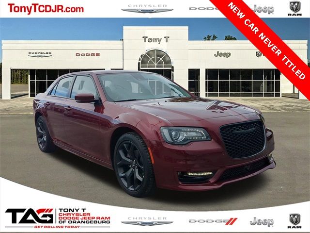 2023 Chrysler 300 Touring L