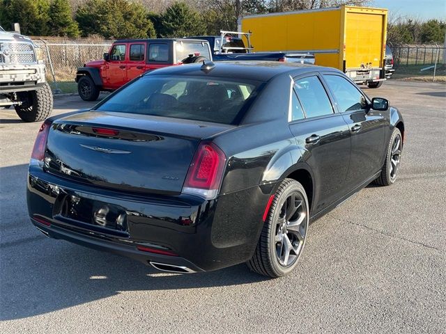 2023 Chrysler 300 Touring L