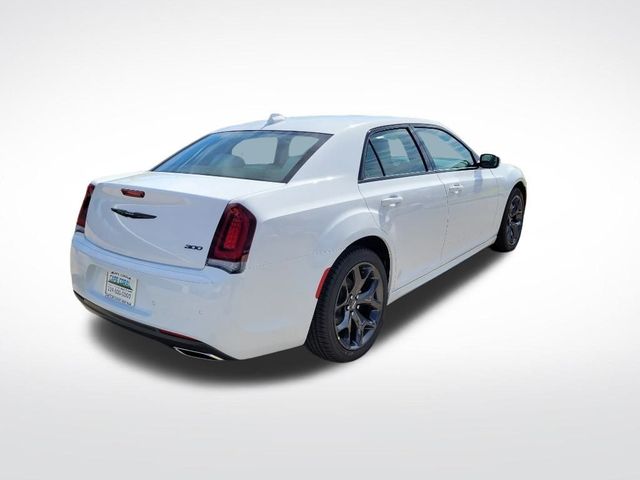 2023 Chrysler 300 Touring L