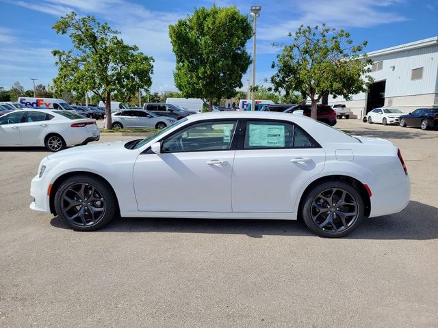 2023 Chrysler 300 Touring L