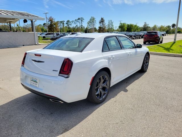 2023 Chrysler 300 Touring L