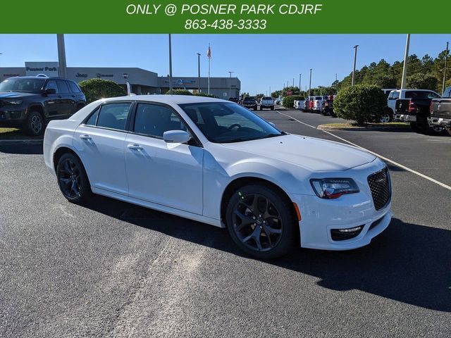 2023 Chrysler 300 Touring L