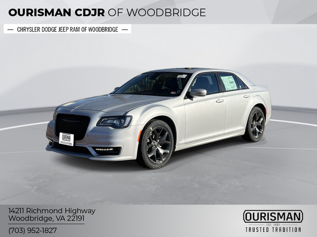 2023 Chrysler 300 Touring L