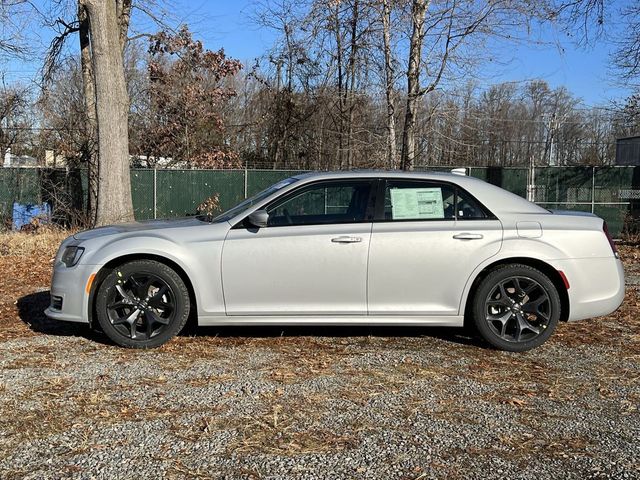 2023 Chrysler 300 Touring L