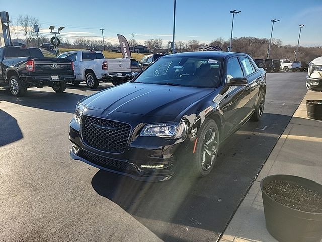 2023 Chrysler 300 Touring L