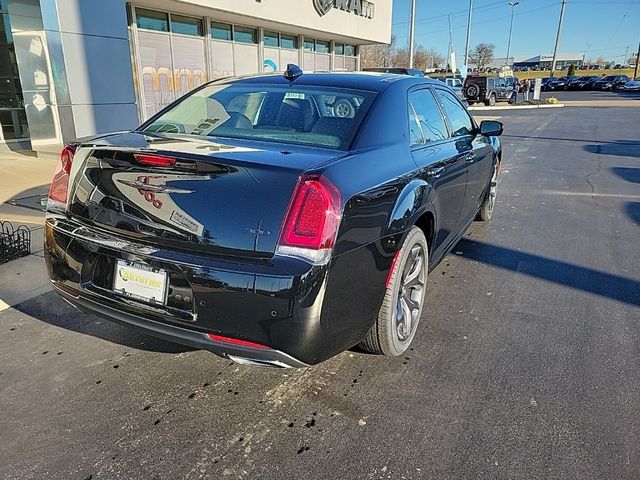 2023 Chrysler 300 Touring L