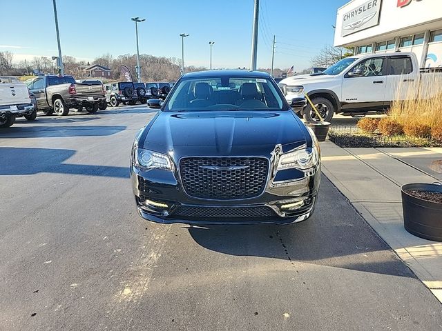 2023 Chrysler 300 Touring L