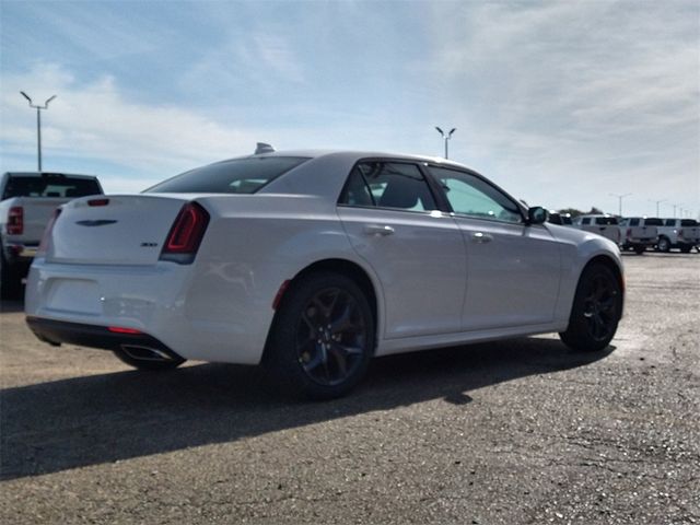 2023 Chrysler 300 Touring L