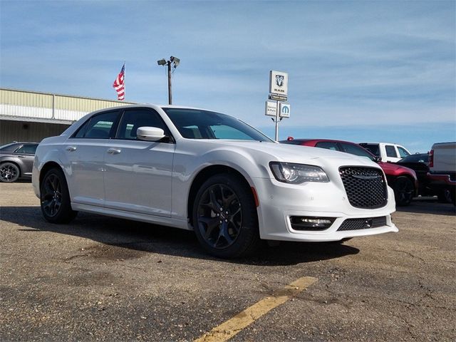 2023 Chrysler 300 Touring L