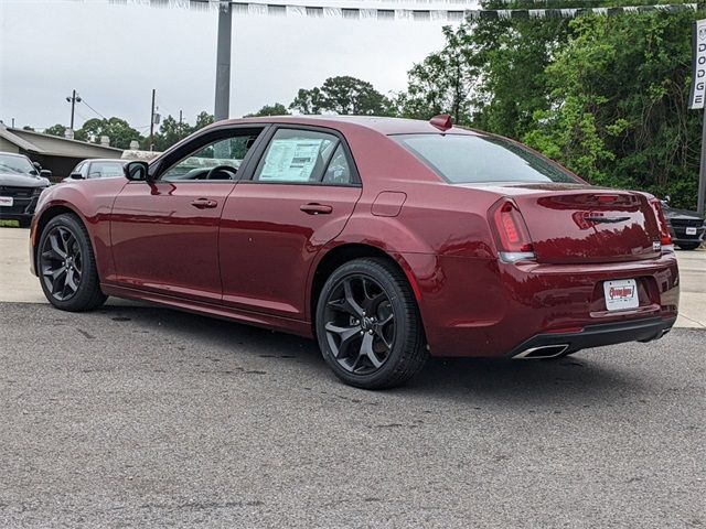 2023 Chrysler 300 Touring L