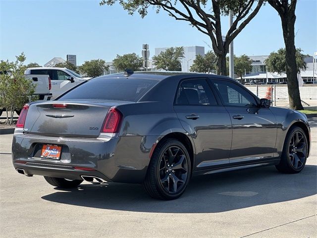 2023 Chrysler 300 Touring L