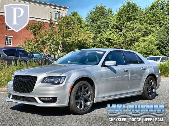 2023 Chrysler 300 Touring L